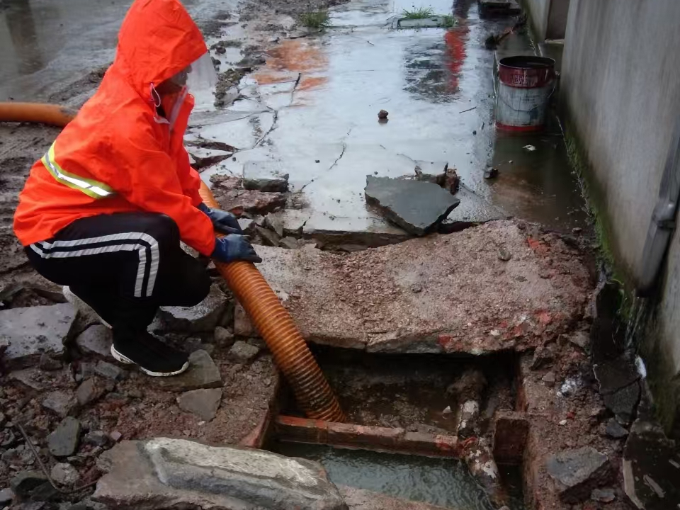 张家川专业清理污水池 炜誉市政以规范流程守护城市 “肠道”