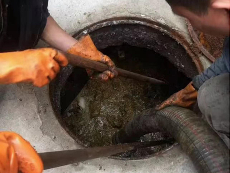 张家川清理化粪池时如何避免沼气的危害？